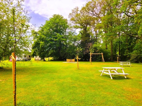 Stellplätze mit freiem Ausblick auf dem Campingplatz von Erve Punte